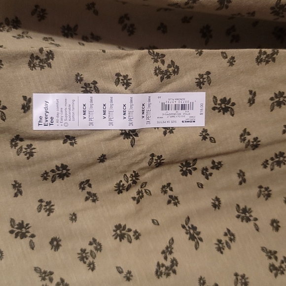 SONOMA PETITE PLUS SIZE THE EVERYDAY TEE: GREEN W/FLORAL PRINT: NWT: SZ 3XP - Picture 2 of 3